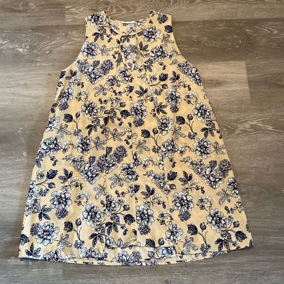 Honey Punch Dresses & Skirts - 🍯Honey Punch Sleeveless Dress with Keyhole and Faux Sleeveless Cardigan